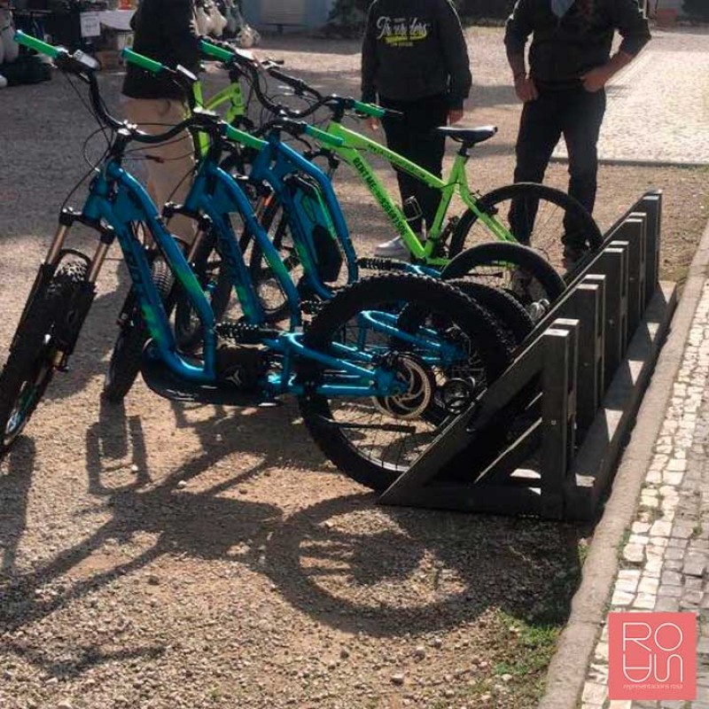 Suport Bicicletes Sostenible de Plàstic Reciclat